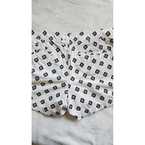 Old Navy Pants - Old Navy Womens Ivory Black‎ Geometric Diamond Print Chino Shorts Size 10